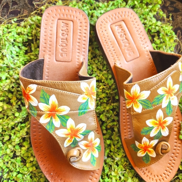 MYSTIQUE Handpainted Festive Flowers Anthro Toe Ring Slip On Leather Sandals 6 - Picture 12 of 12